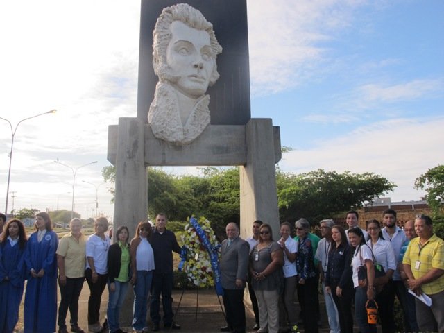 Ofrenda floral a efigie de "Antonio José de Sucre"