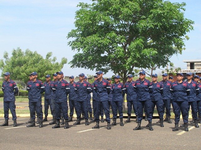 Ascenso y graduación de bomberos VRPO