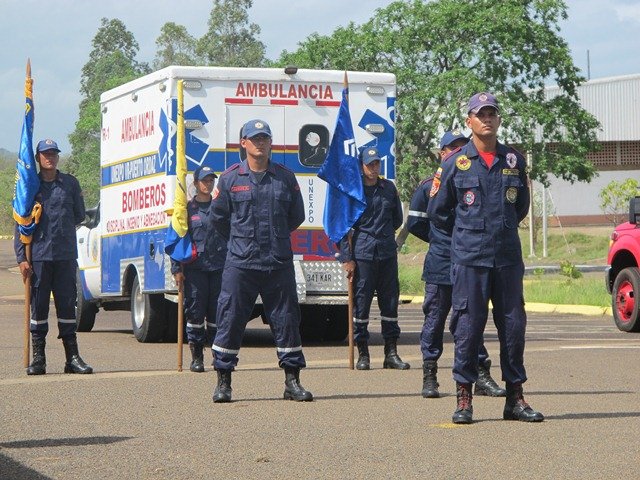 Ascenso y graduación de bomberos VRPO